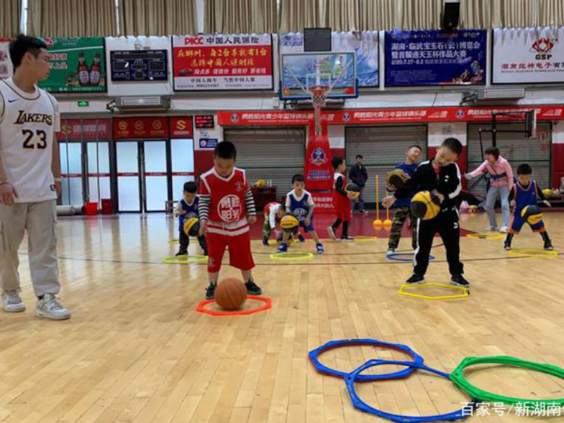 郴州市勇勝陽光青少年籃球俱樂部師生風采5
